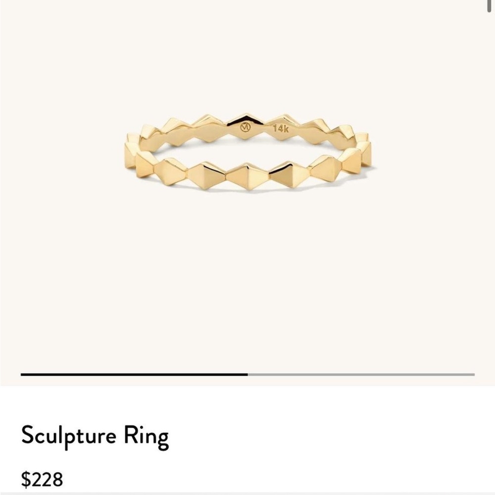 Mejuri Sculpture Ring
14k solid gold band size 7
Originally $228